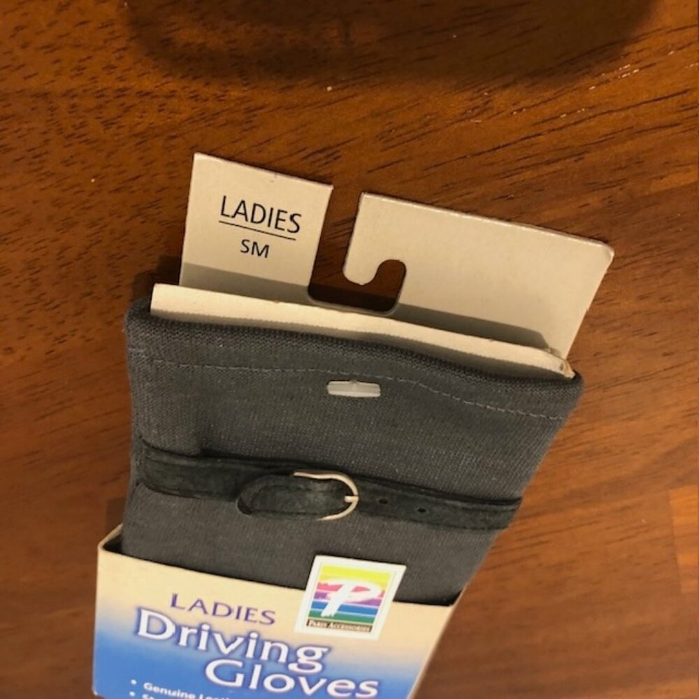 Ladies Driving Gloves Size SM NWT. - Picture 9 of 9